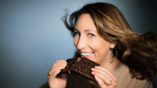 Nathalie Helal, auteure du dictonnaire exquis du chocolat, la référence pour tous les amoureux du chocolat