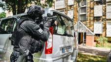 Impressionnants exercices du RAID à Issy