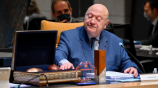 André Santini a présenté en Conseil Municipal les cadeaux reçus par Ispahan