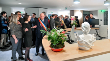 André Santini inaugure le nouvel accueil IRIS au Centre Administratif Municipal en février 2020.