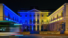 Hôtel de Ville aux couleurs de l'Ukraine
