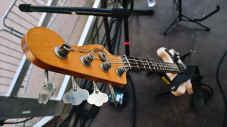 Une guitare.