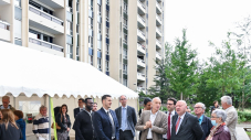 Le maire André Santini s'est rendu a la cérémonie d'inauguration des résidences le samedi 25 juin