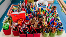 Des ports de crayons de couleur