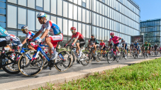 Des cyclistes du Tour de France de passage à Issy en 2021. 