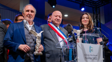 Anamaria Vartolomei et Alain Taravella reçoivent le prix Isséenne et Isséen d'or 2022.
