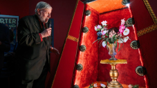 La femme-fleur au musée : une attraction à ne pas manquer !