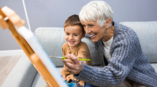 Regards croisés : les enfants du CLAVIM dessinent leurs grands-parents