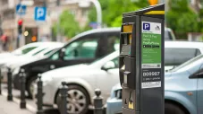 Afin de bénéficier de la gratuité du stationnement pendant le mois d’août, les habitants et professionnels du territoire de Grand Paris Seine Ouest (GPSO) doivent s’inscrire sur une plateforme en ligne. Cette démarche est entièrement gratuite. 