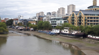 Hounslow - vue avec la Tamise à marée basse