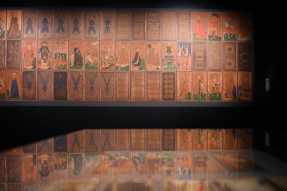 L'exposition Tarots présente de nombreuses collections de cartes uniques au monde. 