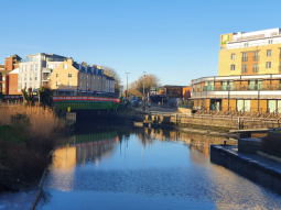 Hounslow - Quartier de Brentford - Vue sur le pont aux abord des écluses