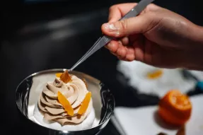 Pavlova aux agrumes et marrons confits