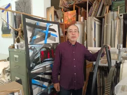 Kaoru Tsusawa, artiste peintre japonais. Habite et travaille à Issy depuis 1987. 