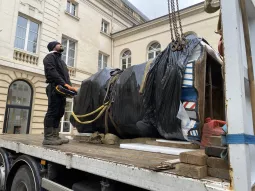 La Tour Dubuffet s'installe à l'Hôtel de Ville