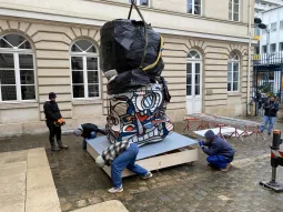 La Tour Dubuffet s'installe à l'Hôtel de Ville