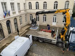 La Tour Dubuffet s'installe à l'Hôtel de Ville