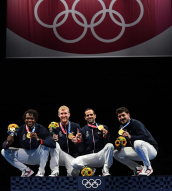 Les images des fleurettistes français, nouveaux champions olympiques