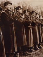 Marie-Jehan Perrot (deuxième en partant de la gauche) à sa sortie de l'X en 1939, la veille de son départ au front. 
