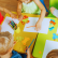 Un groupe d'enfant et un adulte qui s'adonnent à la peinture 